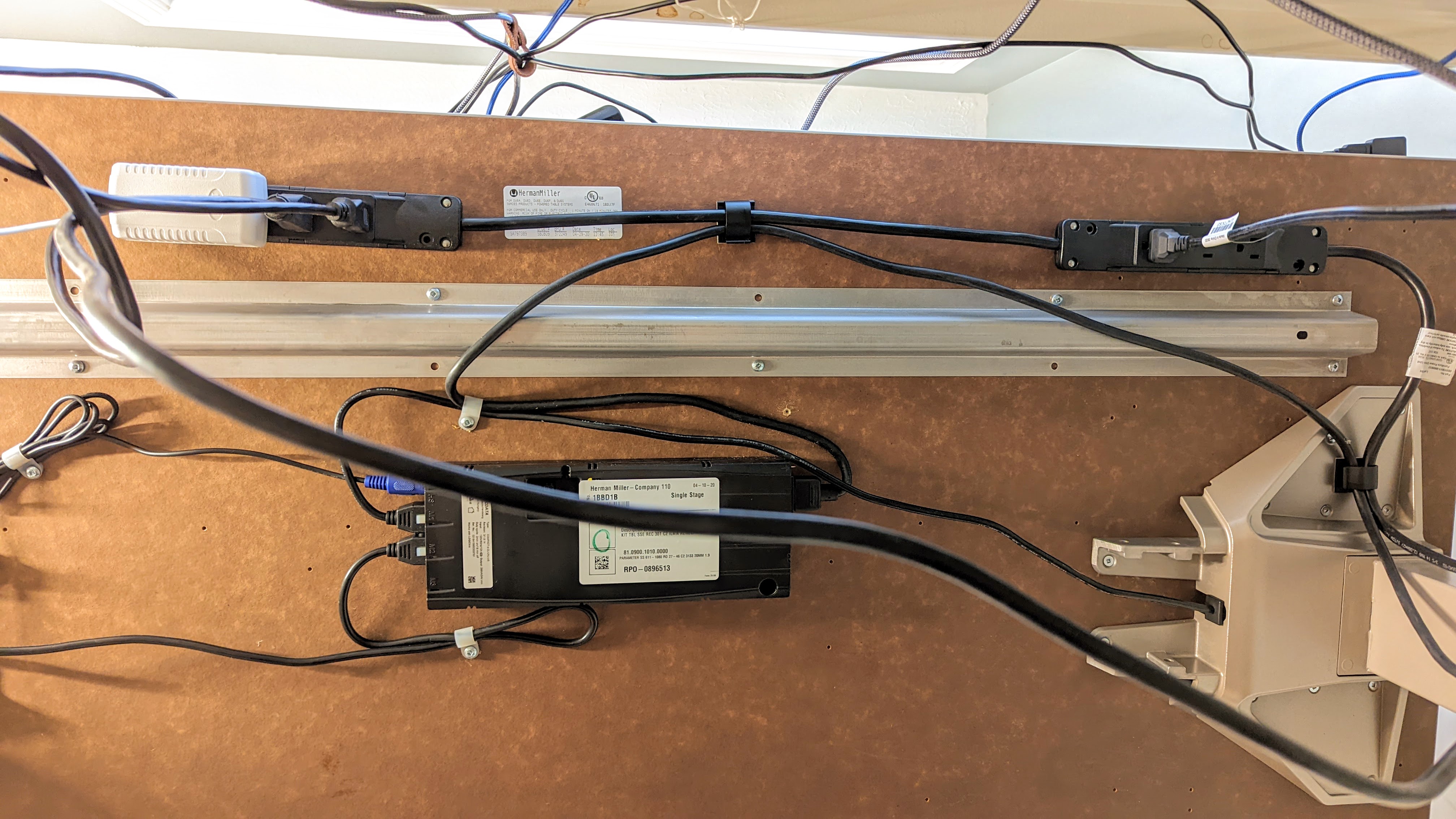 A real photo of 3in1 Surge Protector  by Derek D. (3)