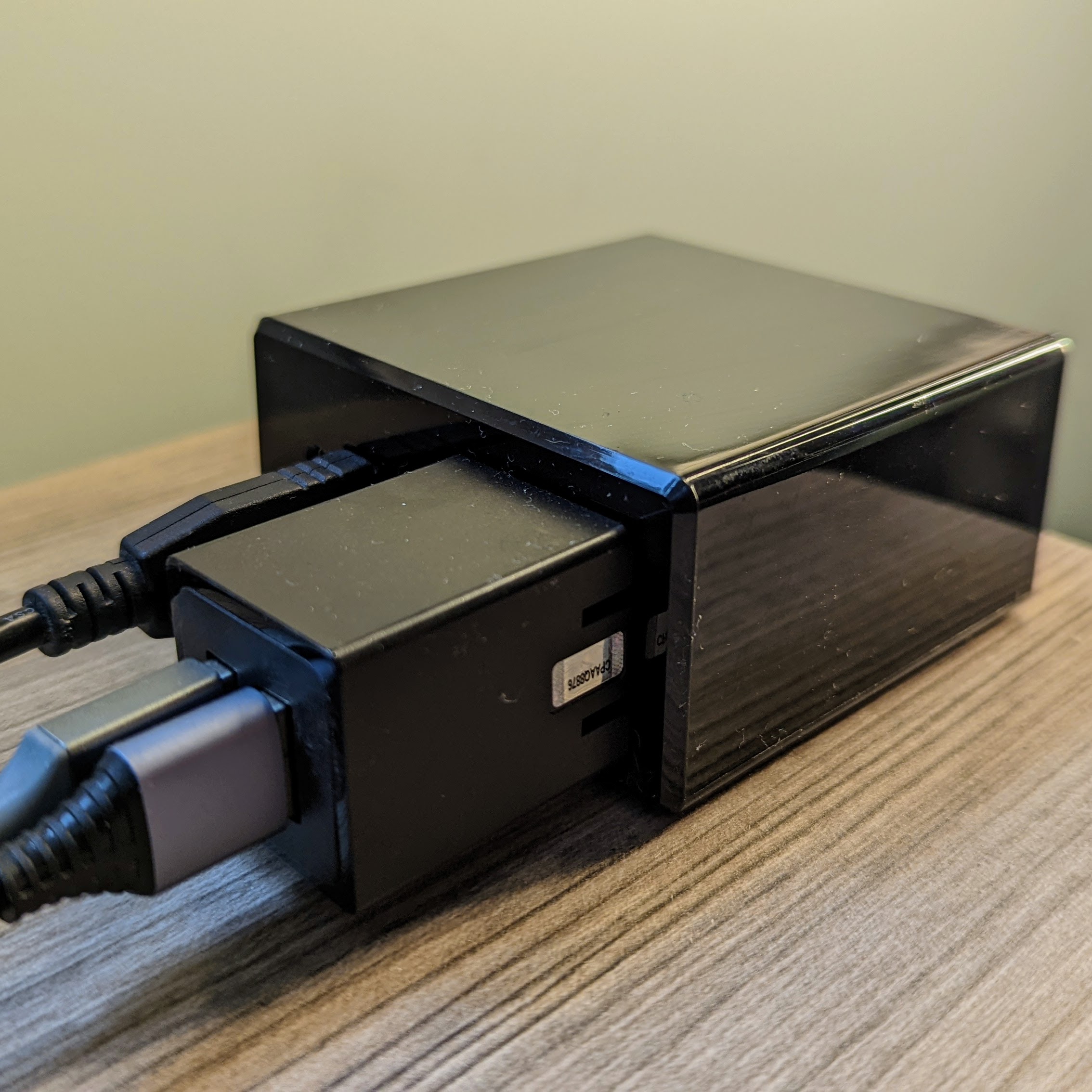 A real photo of 3in1 Surge Protector  by Derek D. (7)