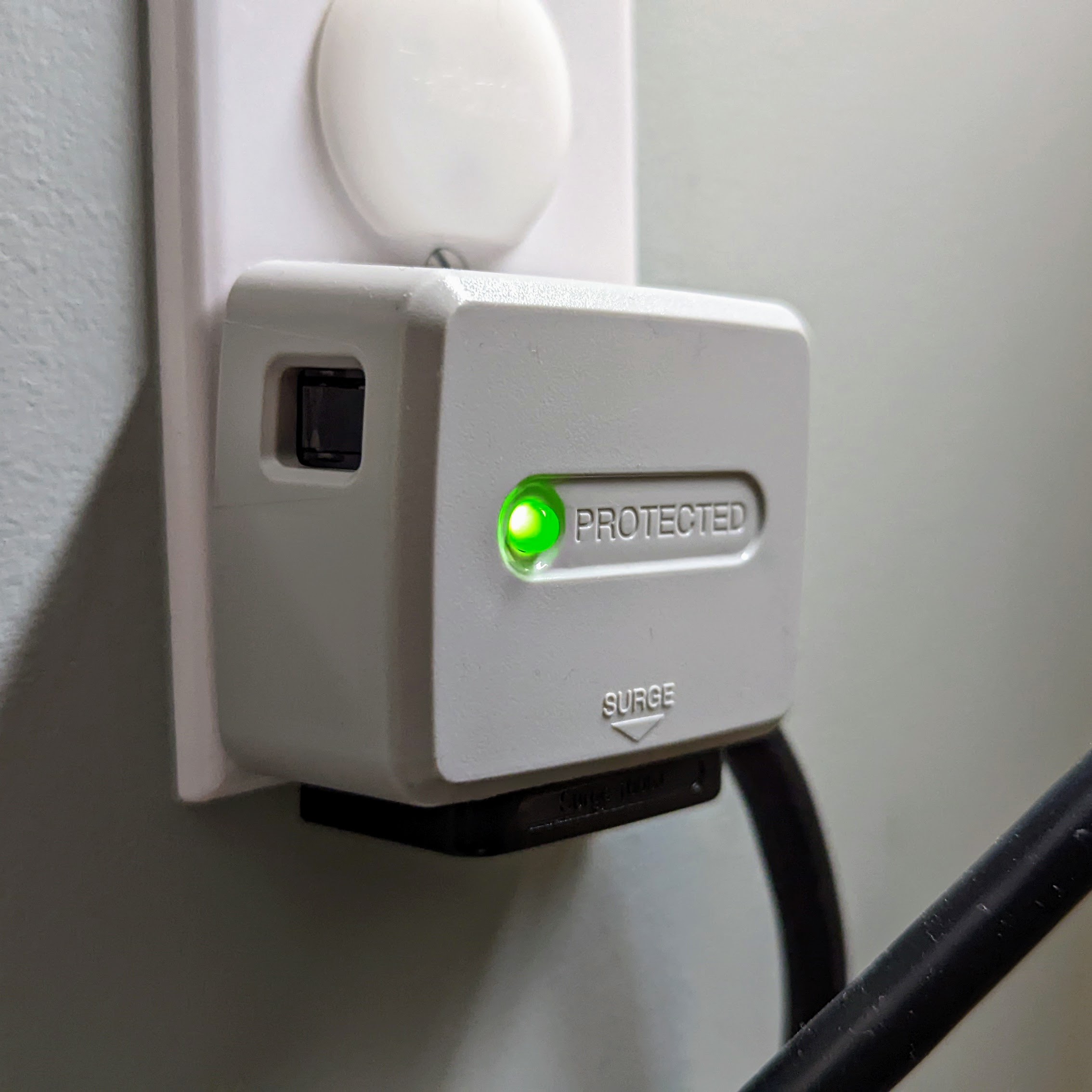 A real photo of 3in1 Surge Protector  by Derek D. (8)